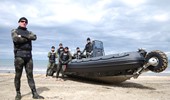 Military men and 7.1m commercial RIB